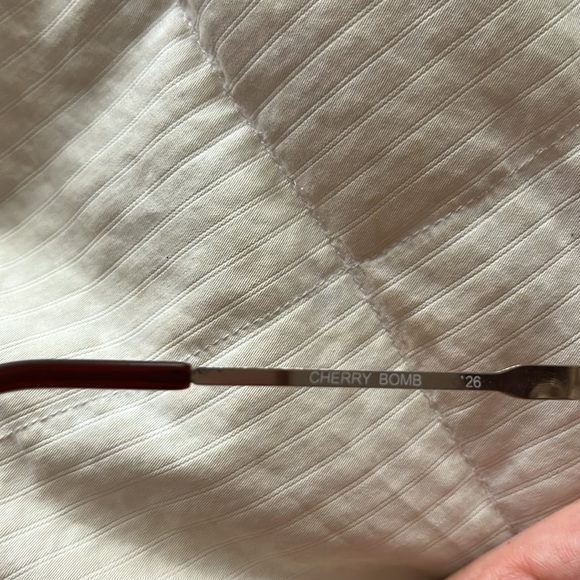 Quay Australia Sunglasses - Picture 4 of 5